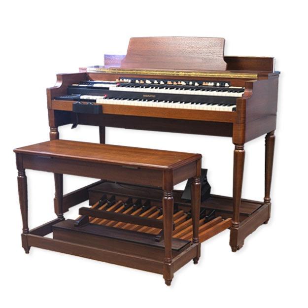 Used XB3 Organ incl.Bench and pedalboard 25 ( year 99 model ) 