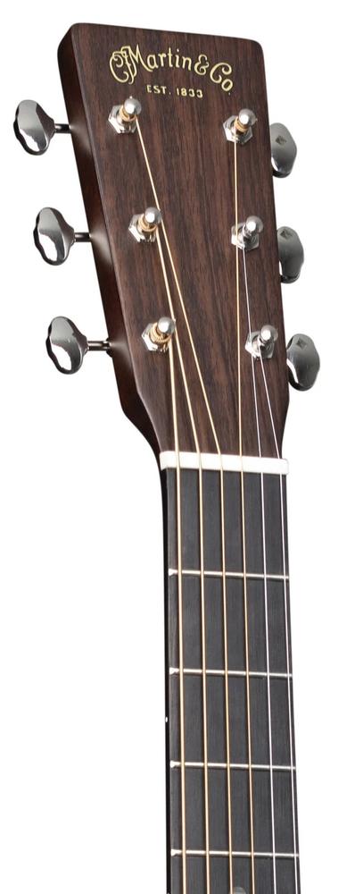 000-18 Acoustic Guitar